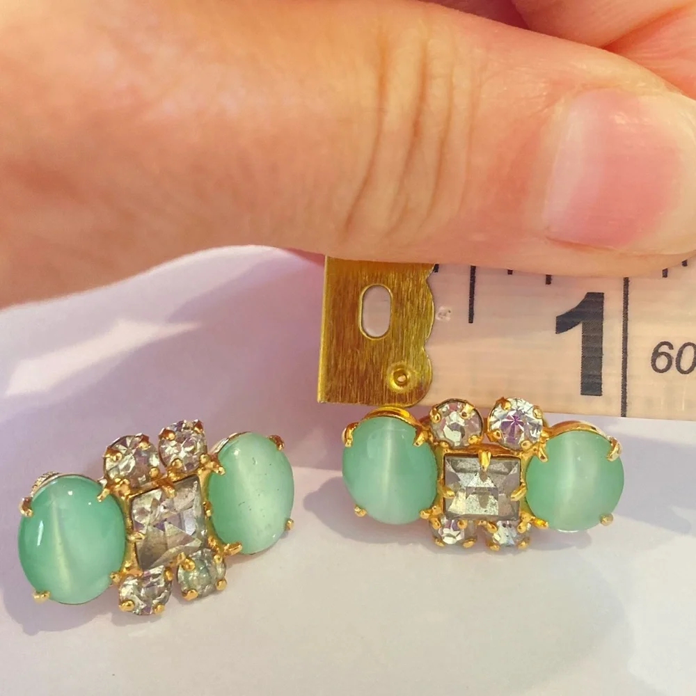 Vintage earrings green rhinestone screwbacks - Picture 6 of 7